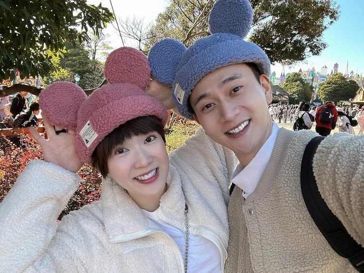 劉冠廷（右）和小豆今年4月將迎來愛的結晶出世。翻攝孫可芳臉書