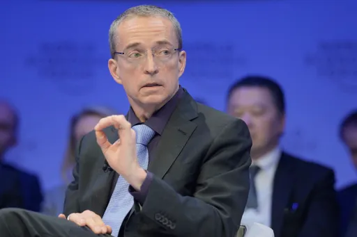 「中國晶片製程落後10年」 英特爾執行長:美日荷圍堵阻其連接