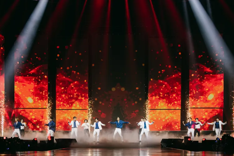 SJ成員圭賢（右起）、東海、藝聲、始源、厲旭、銀赫、神童、利特。讀者提供