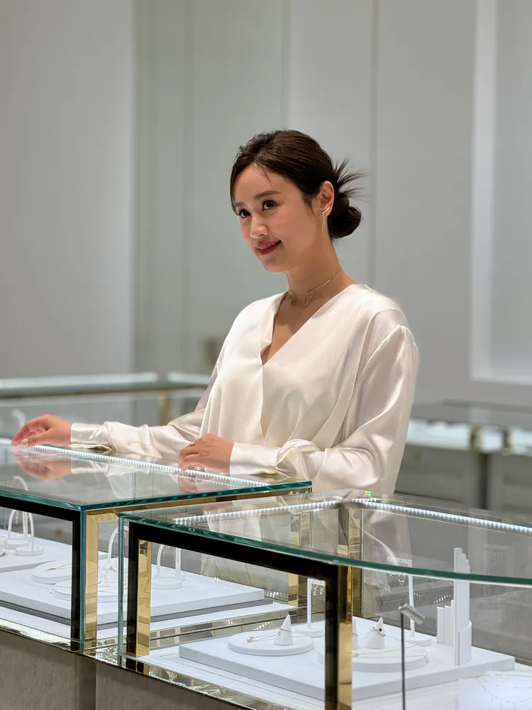 吳姍儒選戴Chandelier系列珠寶。張家玲攝