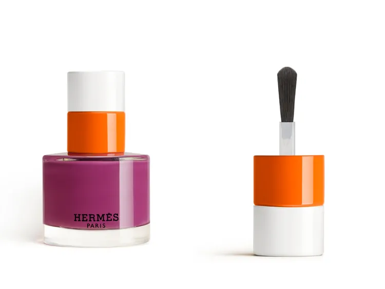 Les Mains Hermès指彩護手系列指甲油#48 Ultraviolet，15ml／1940元。品牌提供