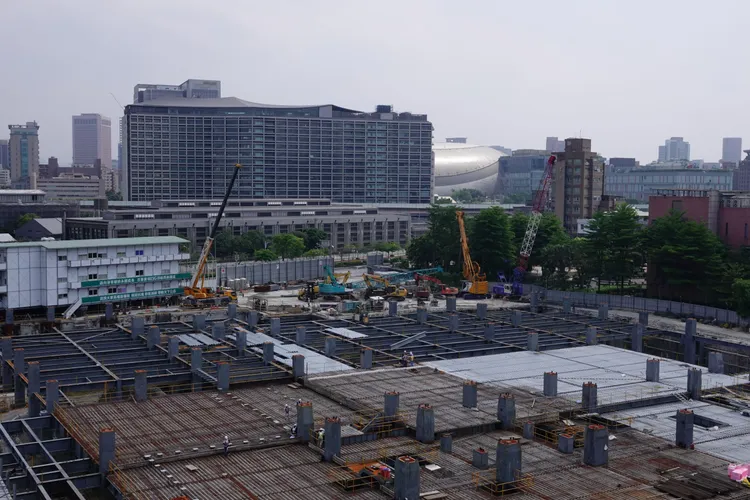 台北市前市長柯文哲任內核定京華城案容積率提高至840%引發爭議，北檢將柯文哲列為被告。圖為京華廣場工地，莊宗達攝