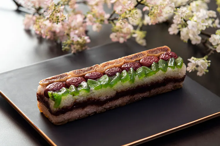 「桃花林御製八寶飯」精緻如法式甜點般的外型，搭配扎實美味用料。業者提供