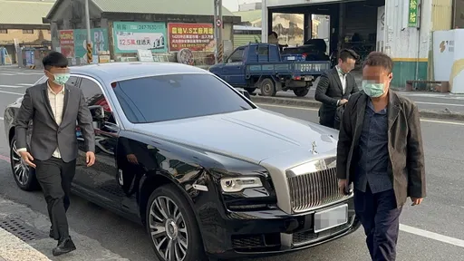 超派!台南这警分局驾3千万元「幻影」防抢演练 路人惊呼逼真又奢华
