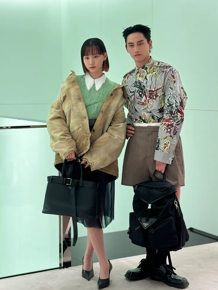 范少勳（右）與袁澧林展演PRADA 2024春夏新裝。張家玲攝