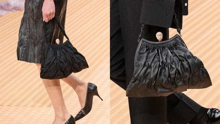 創辦人Mario Prada在1913年打造的手袋，成為秀上包款的設計靈感來源，現台灣也可訂購此包款。品牌提供