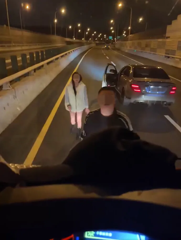 短褲妹崩潰喊：好了啦！翻攝自爆料公社二社