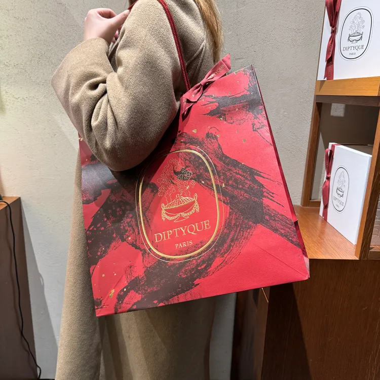 農曆年限定紙袋包裝。張家玲攝