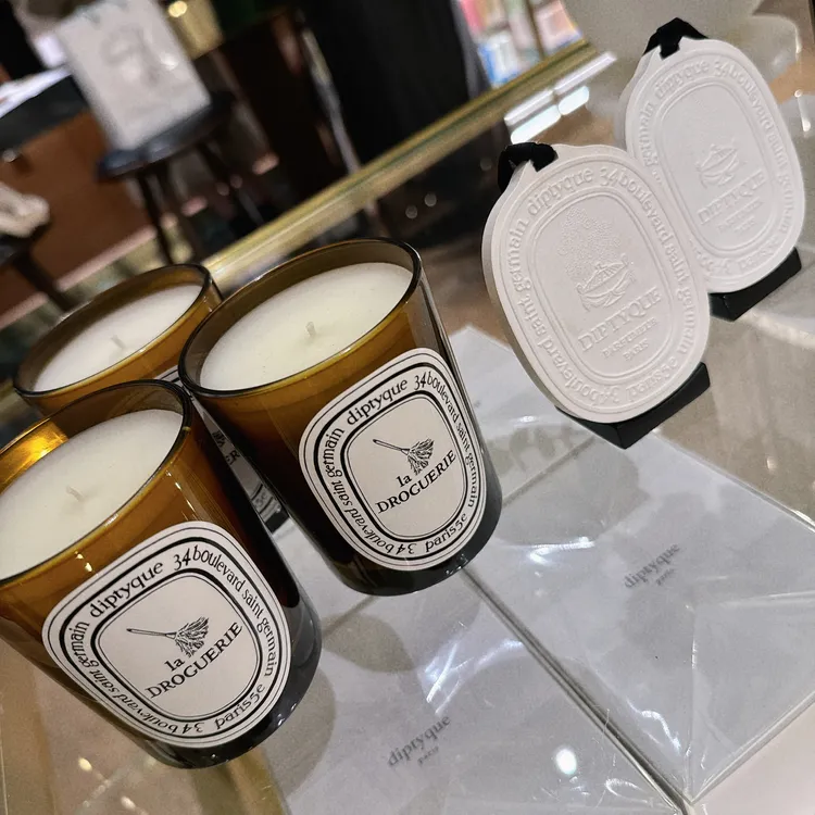 Diptuqie家居護理系列中最受歡迎的前兩名為去味蠟燭（190g／2100元）和羊毛與面料香氛陶瓷（1500元）。張家玲攝