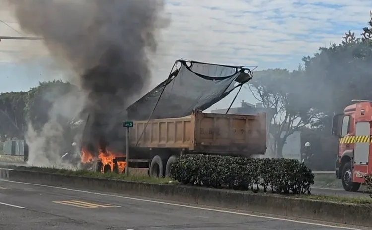 火燒車現場。大園警分局提供