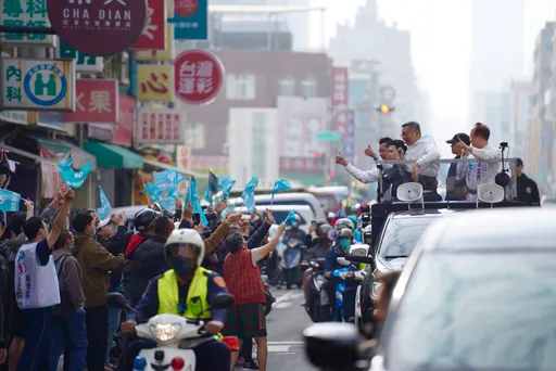 國民黨小雞不演了?狂蹭柯文哲製造「巧遇」 黨中央重申「禁柯令」