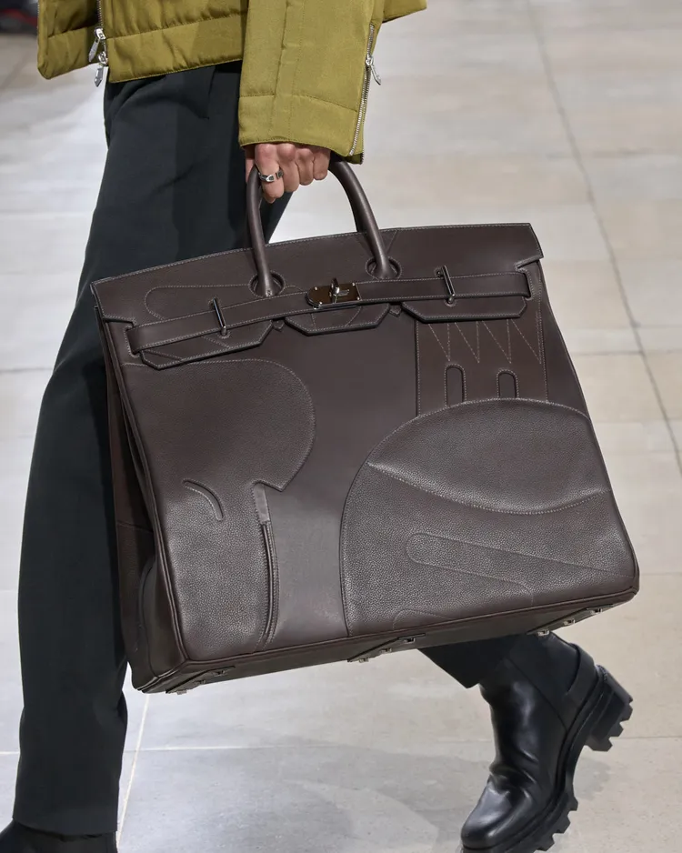 愛馬仕2024秋冬男士包袋。品牌提供