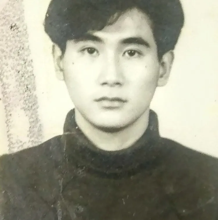 鄭運鵬經常在粉絲頁上分享自己年輕時帥照。翻攝《鄭運鵬》粉絲頁