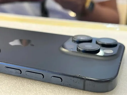 iPhone 15 Pro又出包　外媒爆「背胶剥落」：像贴纸快掉下来