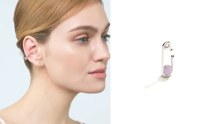 簡約紫鋰輝石珍珠耳扣，2800元。品牌提供