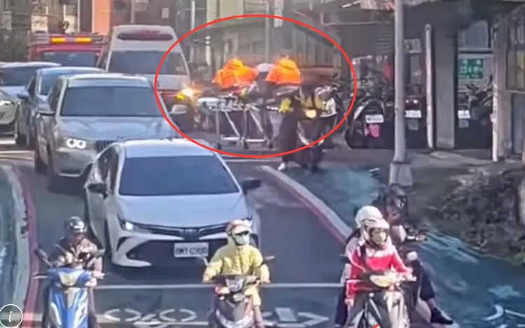 林男肩膀遭砍，送醫後傷勢穩定，無生命危險。翻攝畫面