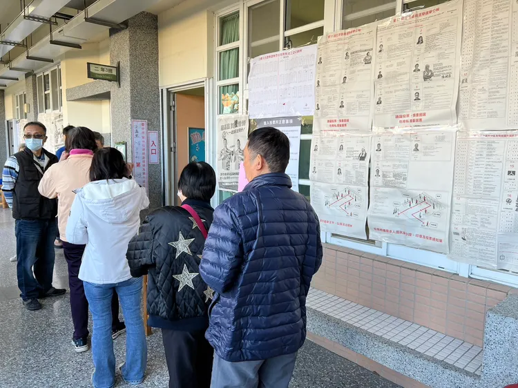 台中市風和日麗，民眾投票踴躍。鮮明攝