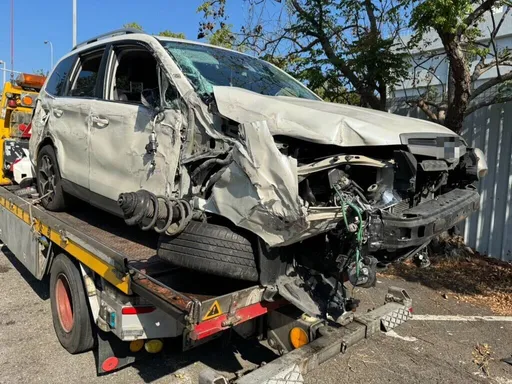 遊覽車載42人去台中賞花 一個恍神國道撞毀轎車3人傷