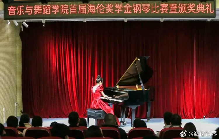 翻攝微博@海倫鋼琴