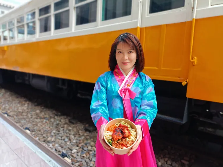 台鐵公司推出「韓式炸雞套餐」。台鐵提供