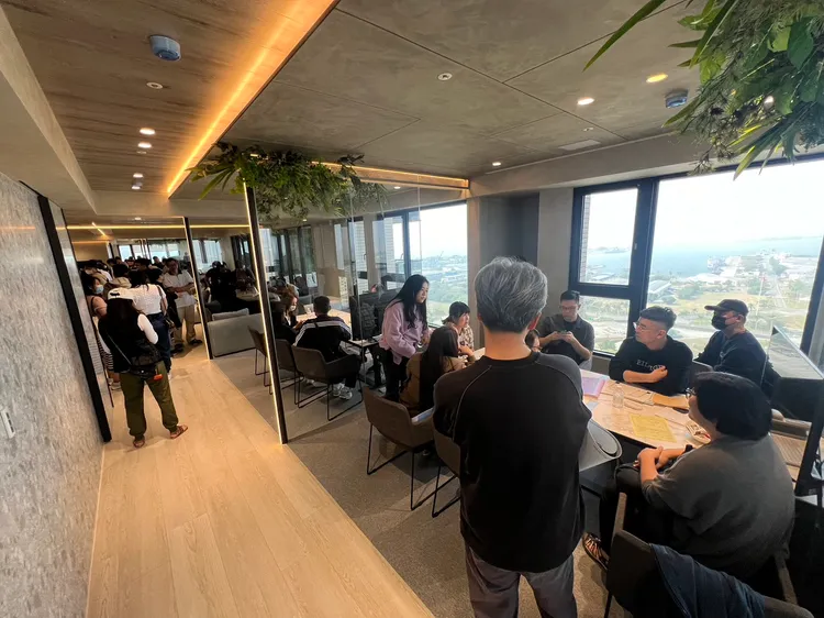 「太普美術海」因多數戶型均有景觀，加上品牌優勢創造大量人潮。葉家銘攝