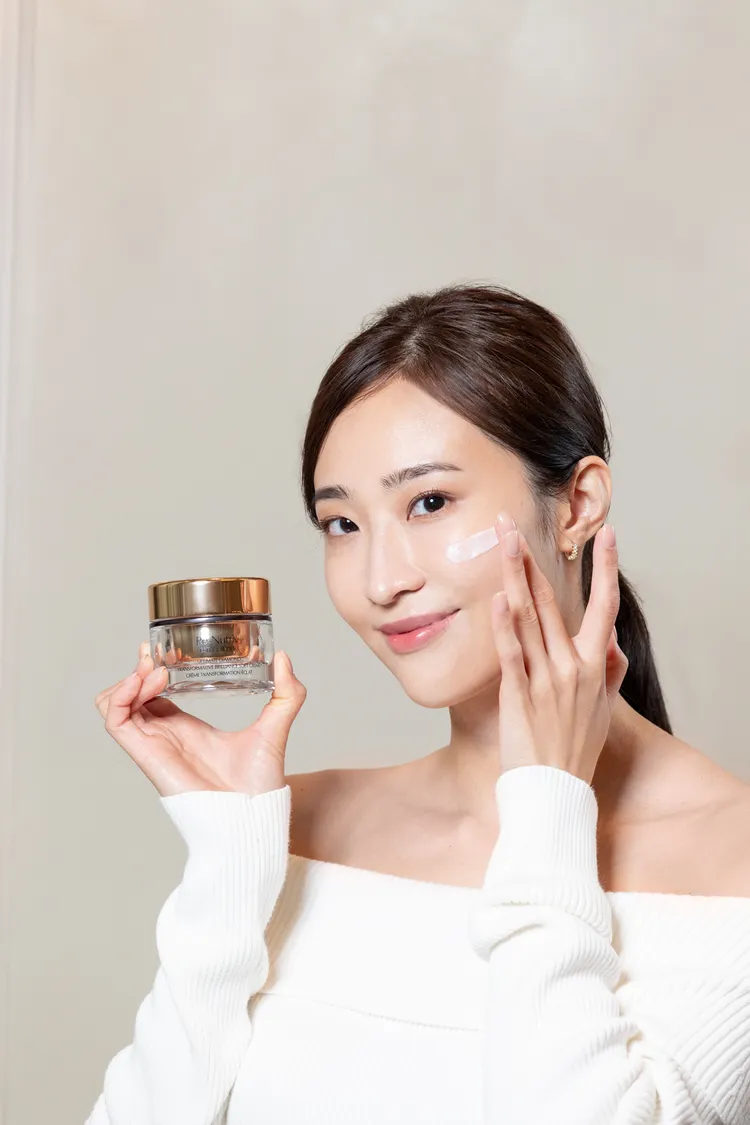 雅詩蘭黛全新白金級黑鑽松露逆時煥顏霜，50ml／1萬2500元。品牌提供