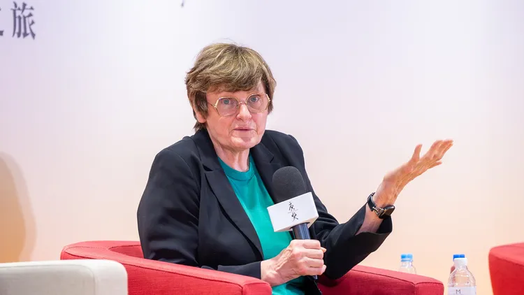 今年自然科第5題為時事題，探討去年諾貝爾生理醫學獎有關RNA疫苗穩定性相關知識。圖為去年諾貝爾醫學獎得主卡塔林·卡里科（Katalin Kariko）。取自唐獎臉書