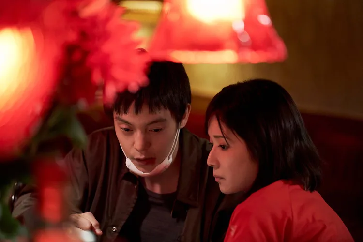 窪田正孝（左）、松岡茉優首次合作，但默契十足。中影提供