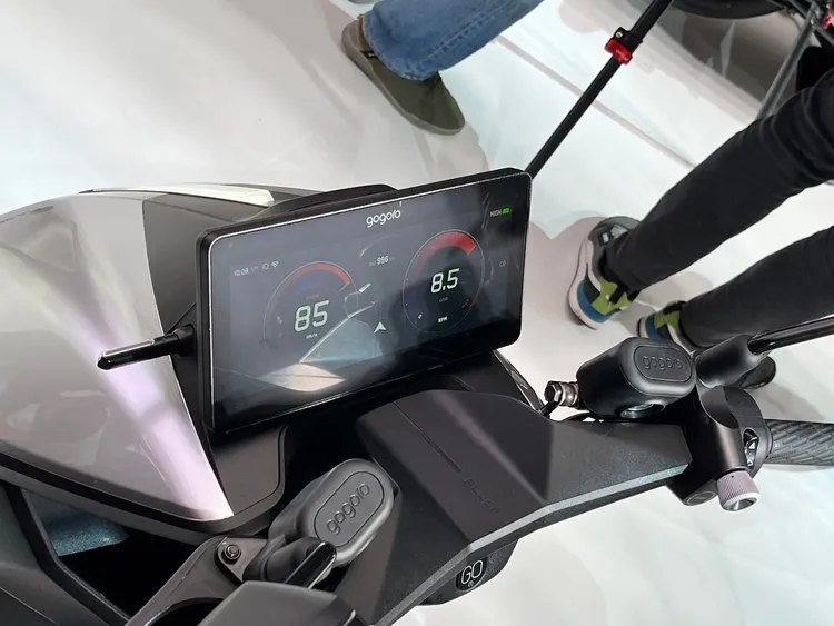 Gogoro Pulse搭載10.25吋的iQ Touch HD數位儀表。林浩昇攝