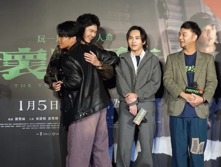 鍾家駿、黃聖球拍出好感情。彭欣偉攝