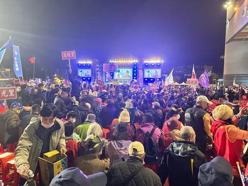 選前之夜｜侯友宜板橋晚會估湧30萬人　安檢動線大塞車人氣強強滾