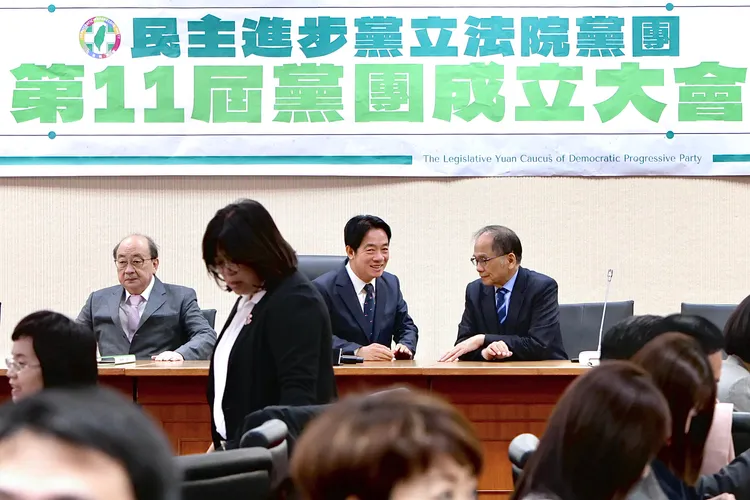 賴清德親赴黨團大會致詞。林林攝