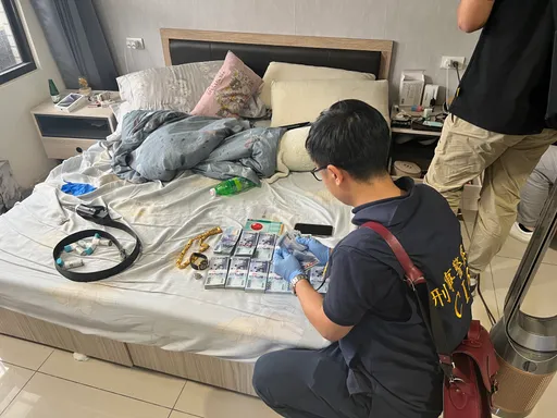 拘禁街友辦帳戶!26歲主嫌穿金戴銀 全身行頭逾500萬元