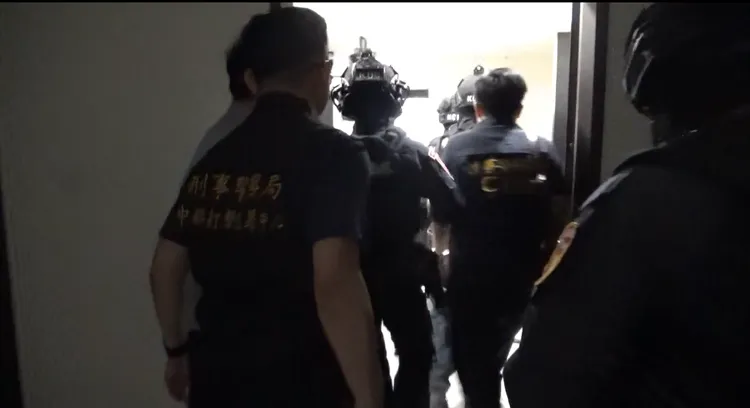 警方發動攻堅。民眾提供