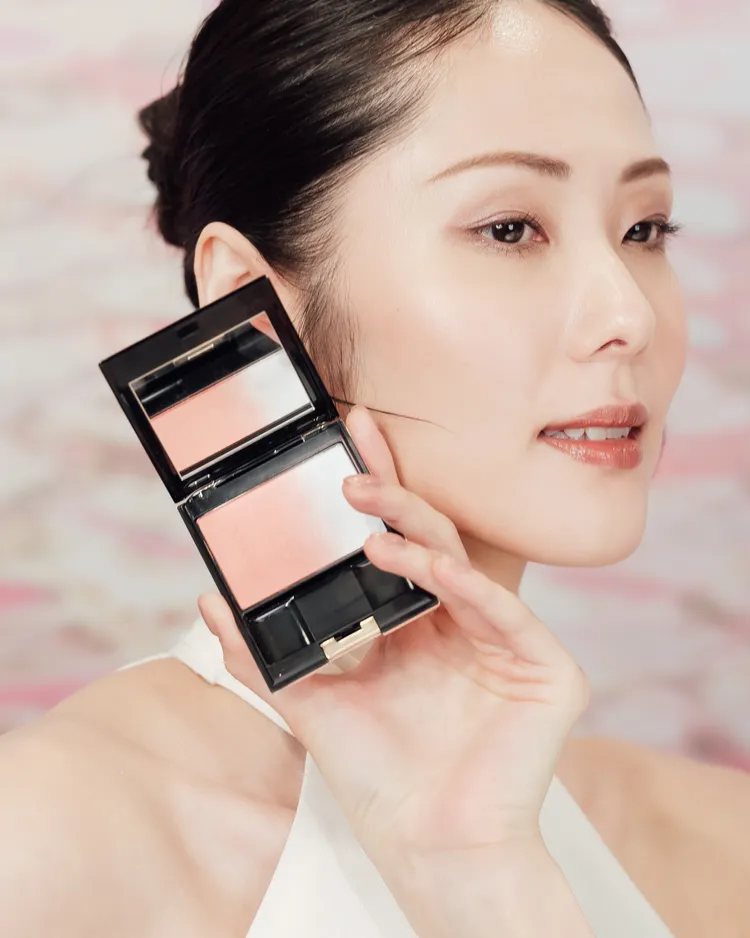 Model示範晶采淨妍頰彩#146。品牌提供