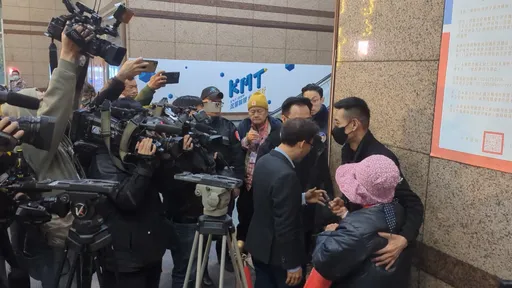 國民黨歹年冬!朱立倫被罵叛徒 韓粉敲鋼盆激喊「唯一支持韓國瑜」