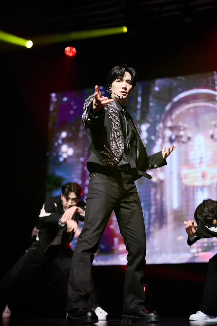 金鍾炫在粉絲的要求下，跳起NU'EST的夯曲《Hello》。得藝室提供