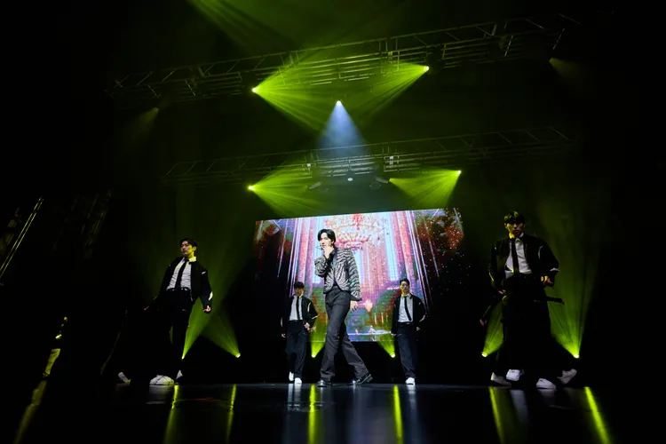 金鍾炫不只勁歌熱舞，還帶禮物送給dress code前三名粉絲。得藝室提供