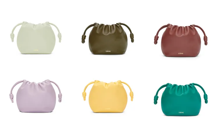 LOEWE Flamenco Purse納帕小羊皮肩背包，各7萬8000元。品牌提供