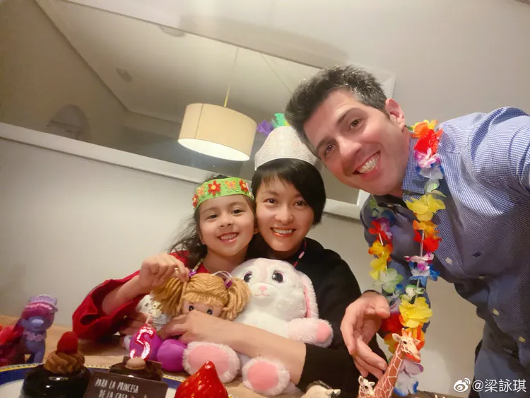 梁詠琪與老公育有1女。翻攝梁詠琪微博