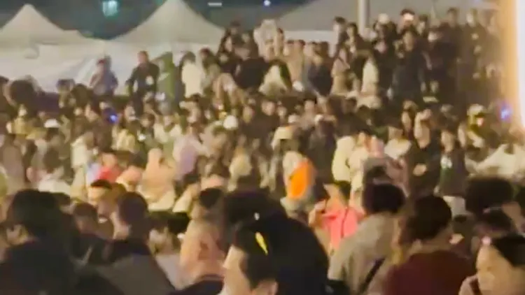 群眾恐慌逃竄。讀者提供