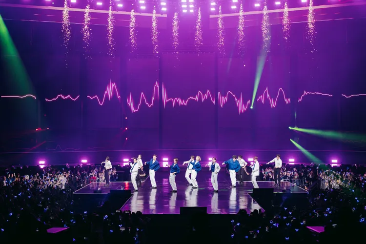 SJ忘了13年前曾到高雄參加拼盤演唱會，當場被粉絲找到證據照片打臉。讀者提供