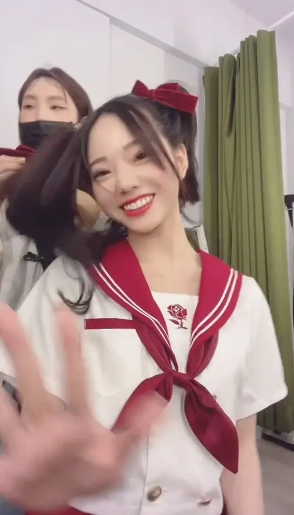 自己一人杰倫搖也可以很開心。抖音@chu.41431 提供