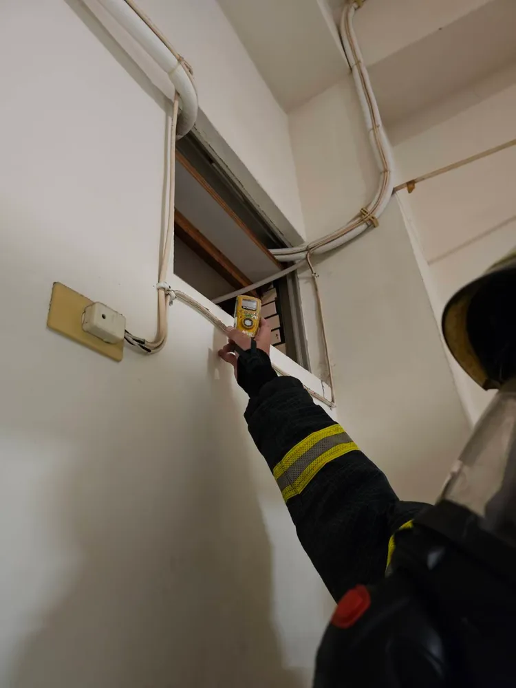 警消到場量測一氧化碳濃度。新竹縣消防局提供