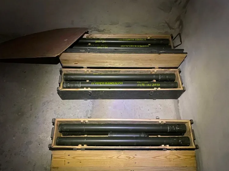 以軍上月在加薩走廊沙賈亞（Shajaiya）地區繳獲的哈瑪斯武器。路透社