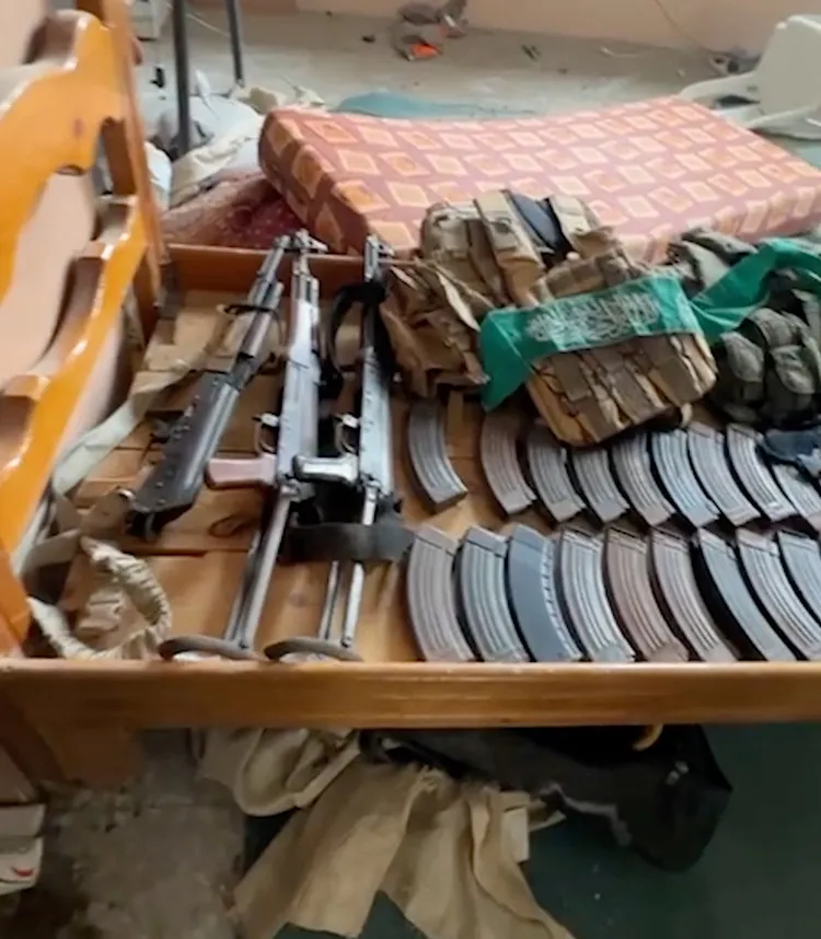 以軍上月在加薩市繳獲的哈瑪斯武器。路透社