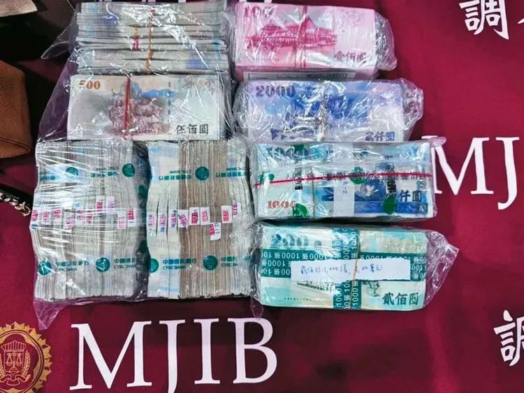檢調搜索時在翔勝公司等地查扣1200多萬元現金。調查局提供