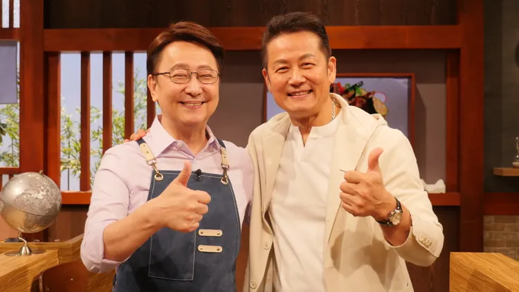 徐乃麟接受李四端專訪。MOMOTV75台提供