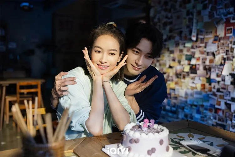 宋茜（左）因家庭因素，忍痛和初戀男友陳星旭分手。愛奇藝國際站提供　