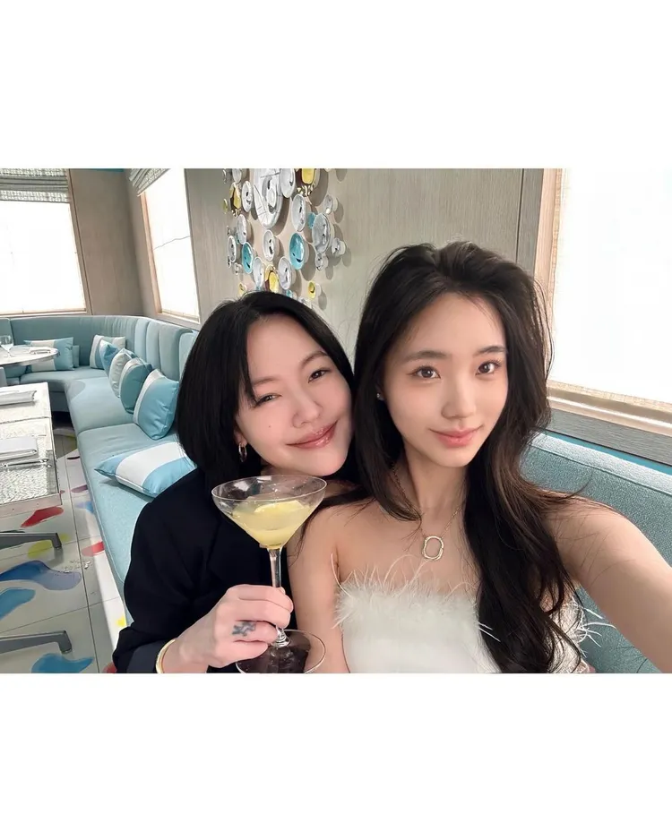 小S（左）和二女兒Lily。翻攝小S IG